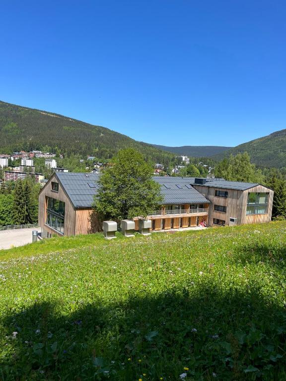 Nespecifikovaný výhled na hory nebo výhled na hory při pohledu z apartmánu
