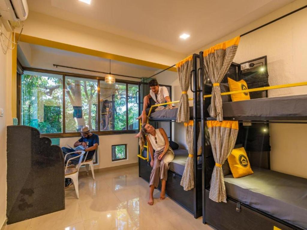 Posezení v ubytování The Hosteller Goa, Candolim