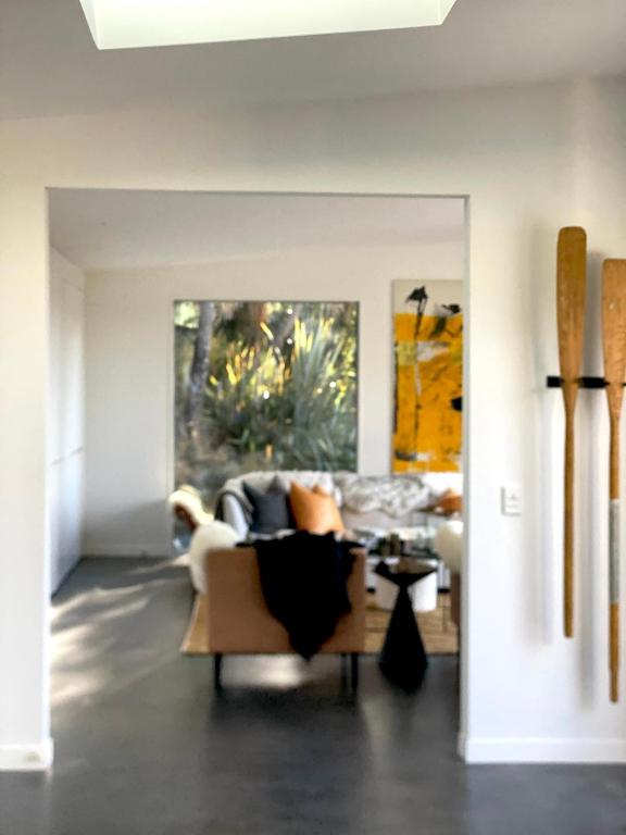 Sunny Modern Family Home - Resim 12