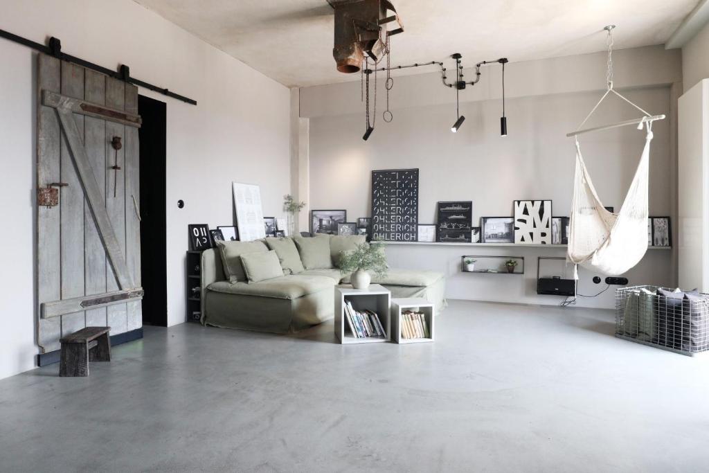 a living room with a couch and a table at Ohlerich Speicher App_ 17 in Wismar
