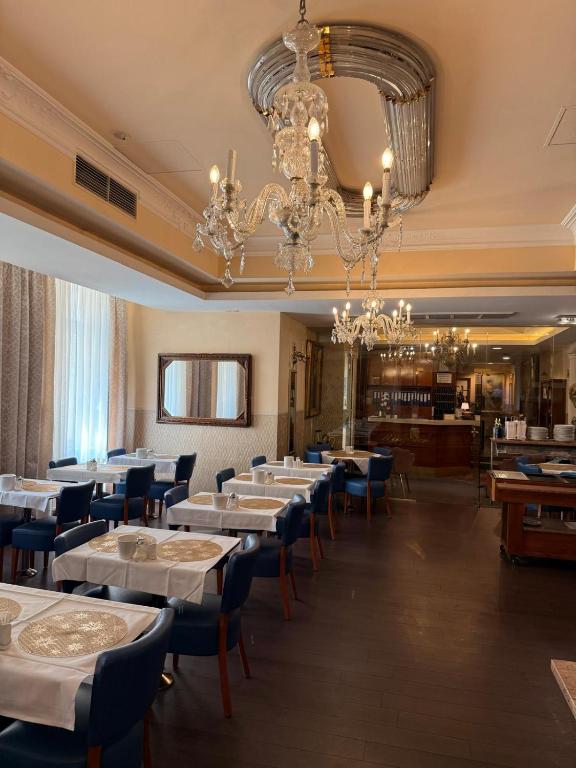 Un restaurant sau alt loc unde se poate mânca la Hotel Pension Excellence