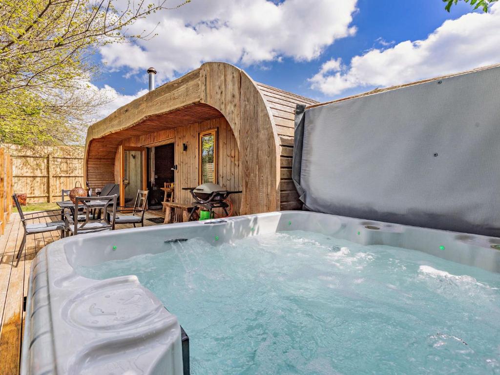 a large hot tub in front of a house at 2 Bed in Westward Ho 41130 in Westward Ho