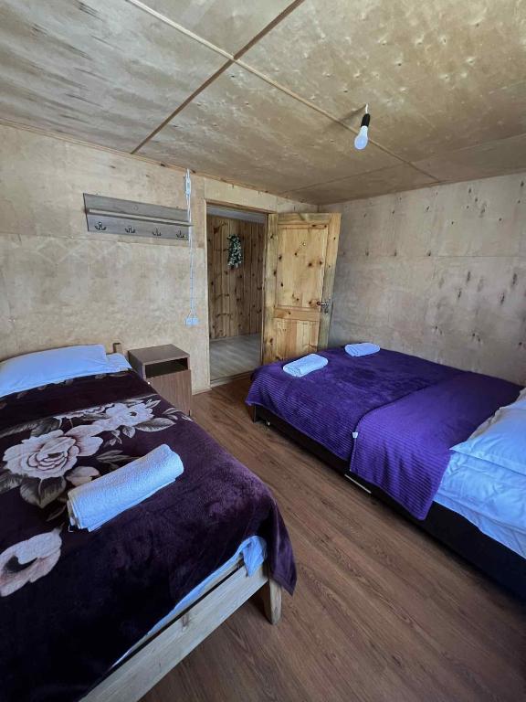 Postel nebo postele na pokoji v ubytování Guest House Old Omalo