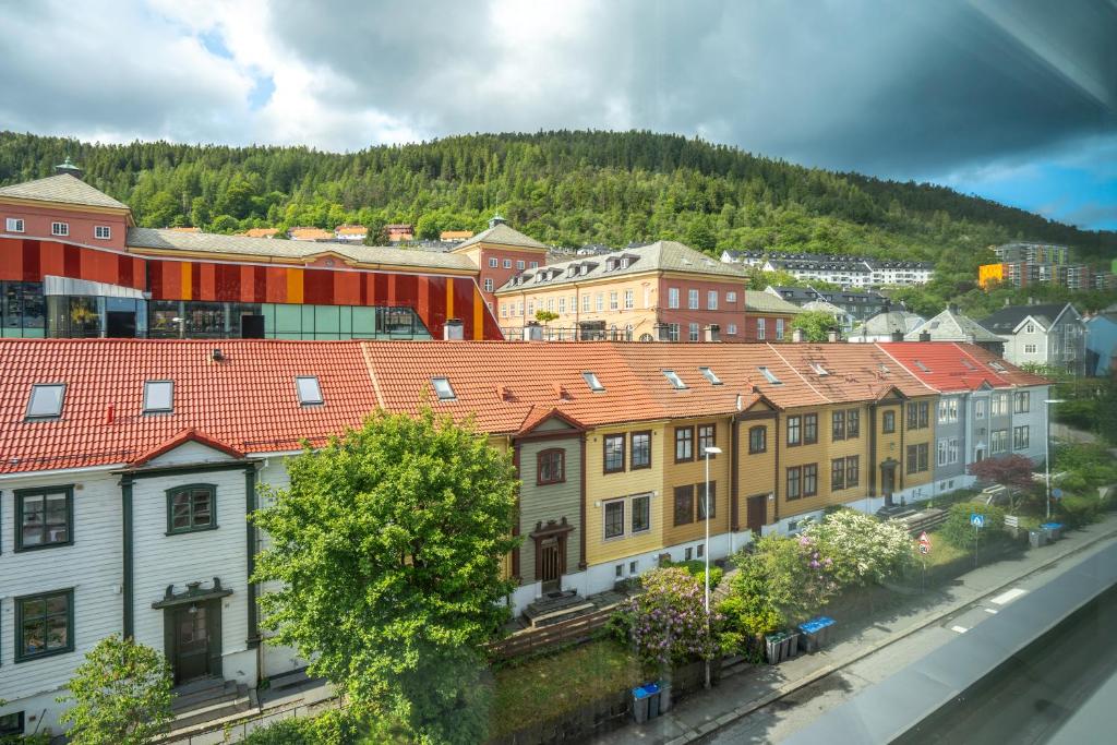 Nespecifikovaný výhled na hory nebo výhled na hory při pohledu z hotelu