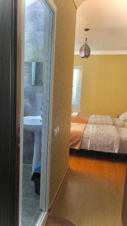 Postel nebo postele na pokoji v ubytování Guesthouse Chela