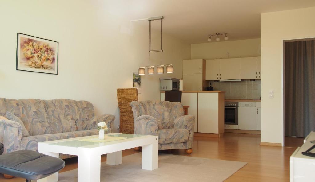 Køkken eller tekøkken på Suite 13 - Appartementresidenz am Kurpark - Mit Blick in den Kurpark