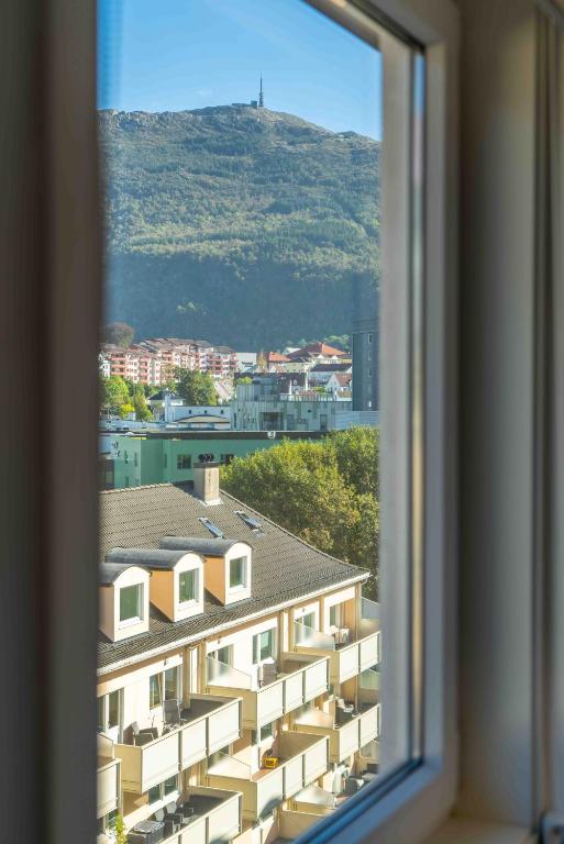 Nespecifikovaný výhled na hory nebo výhled na hory při pohledu z hotelu