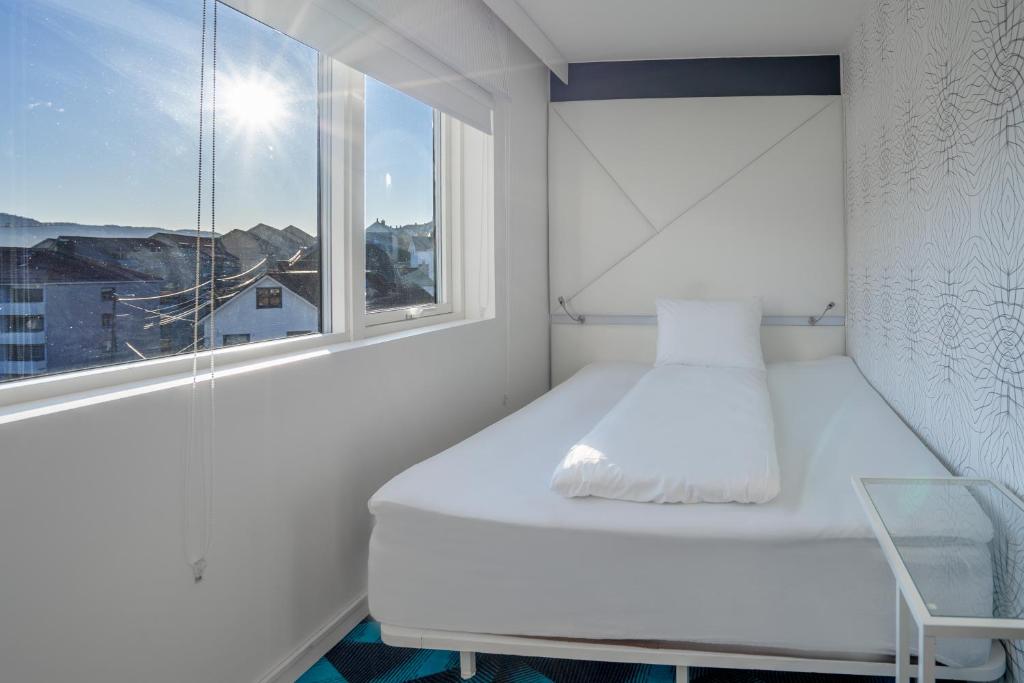 Postel nebo postele na pokoji v ubytování Magic Hotel Solheimsviken