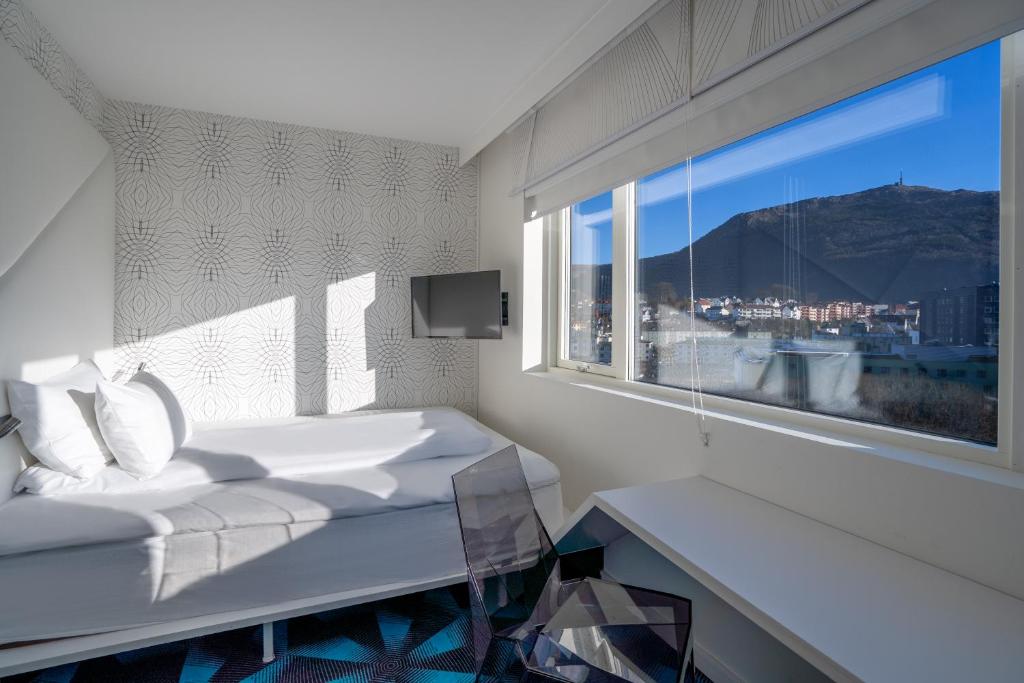 Nespecifikovaný výhled na hory nebo výhled na hory při pohledu z hotelu