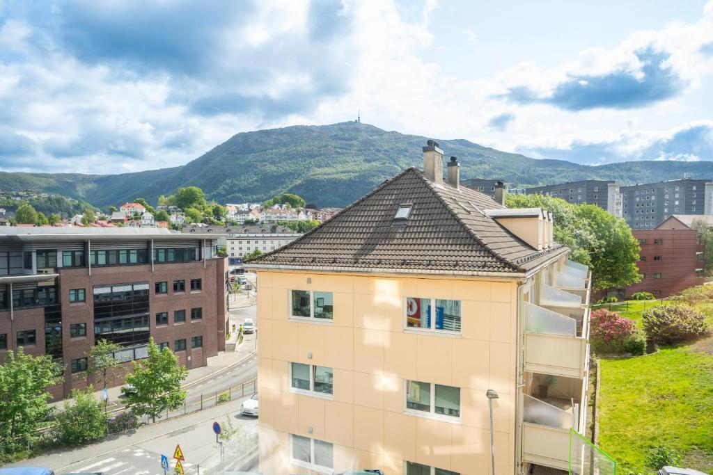 Nespecifikovaný výhled na hory nebo výhled na hory při pohledu z hotelu