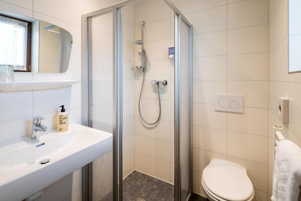 Koupelna v ubytování Hotel Standlhof Zillertal