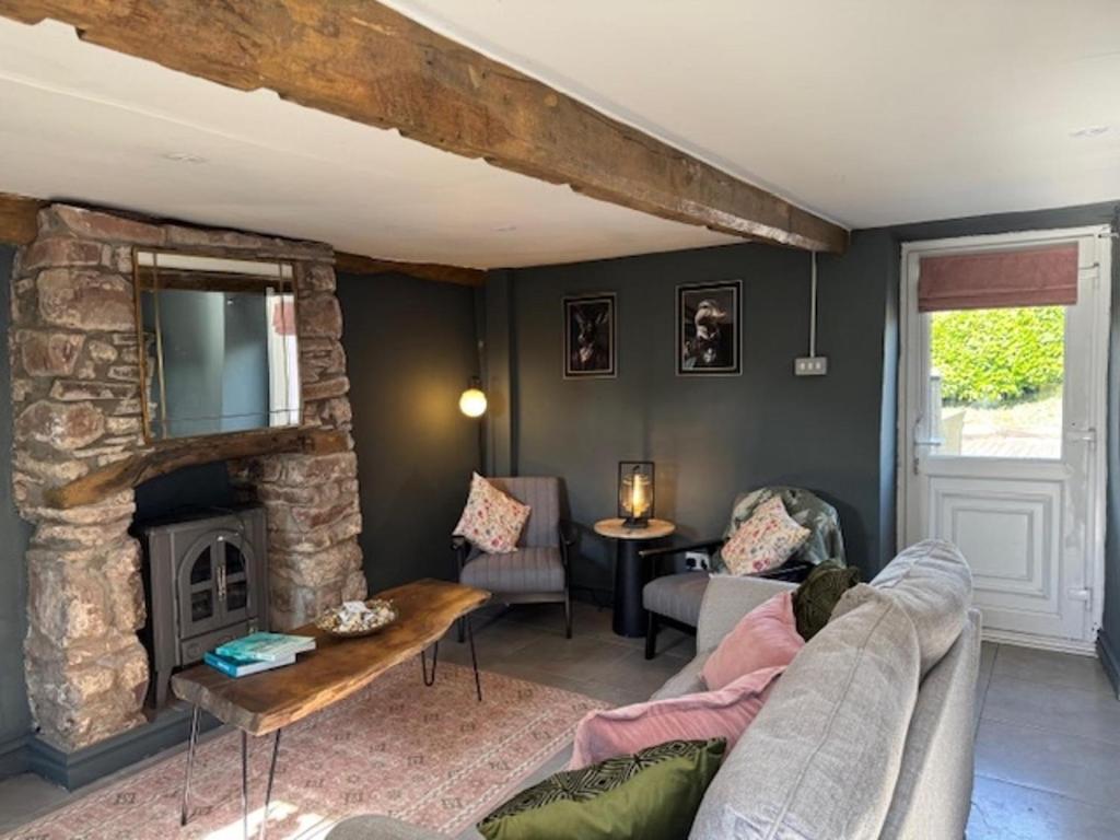 Posezení v ubytování Ty Llaeth 2-Bed Cottage Sleeps 4 Pet Friendly