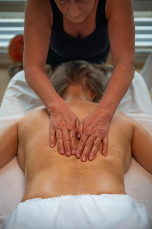 Kúpele alebo wellness v ubytovaní Hotel Marina Port