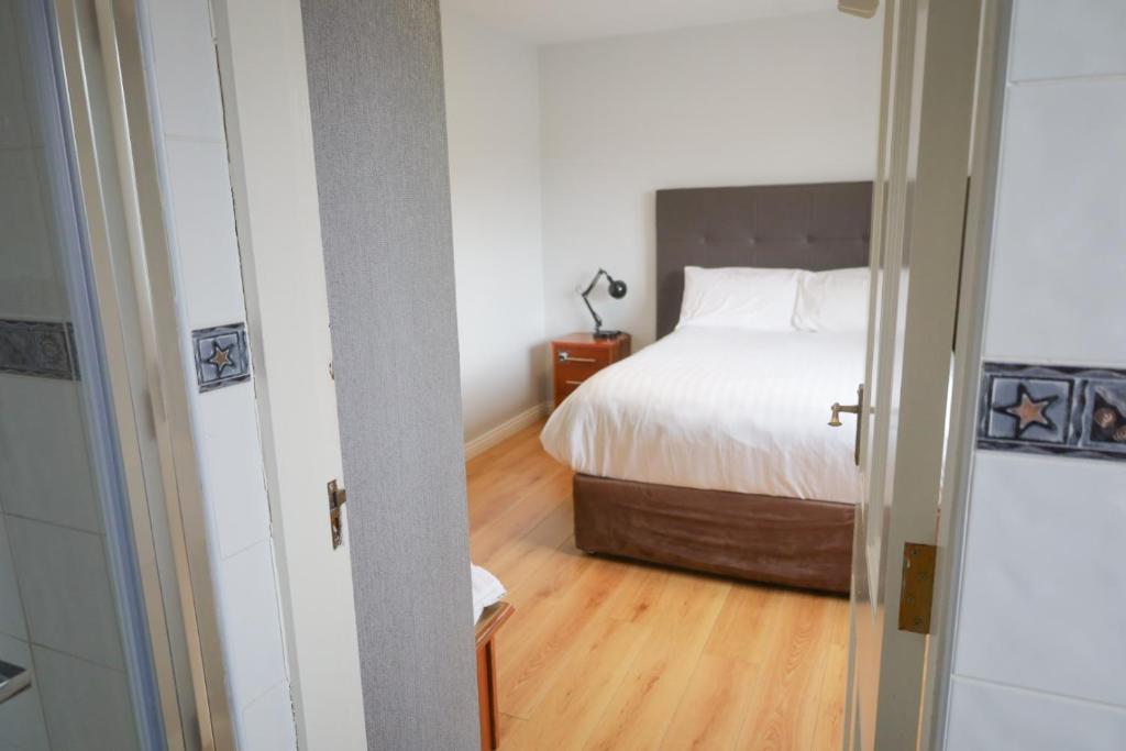 Postel nebo postele na pokoji v ubytování Lynfield Guest House