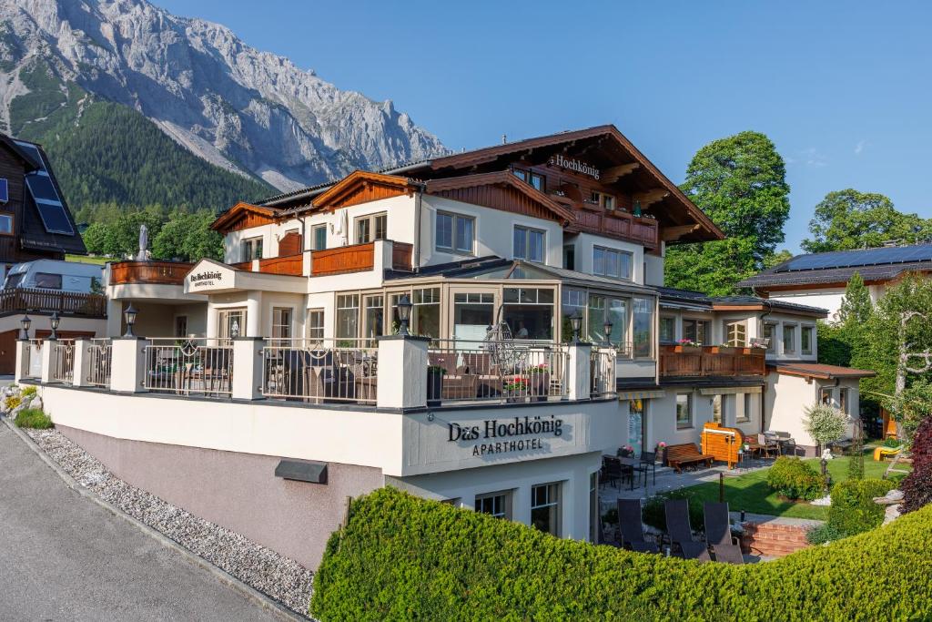 Nespecifikovaný výhled na hory nebo výhled na hory při pohledu z hotelu