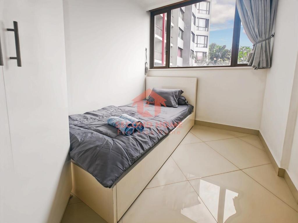 Large 3BR Rasuna Apt with Pool, Gym, WiFi by 2ndHomeにあるベッド