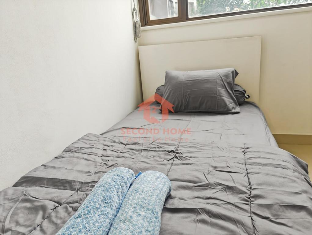 Large 3BR Rasuna Apt with Pool, Gym, WiFi by 2ndHomeにあるベッド