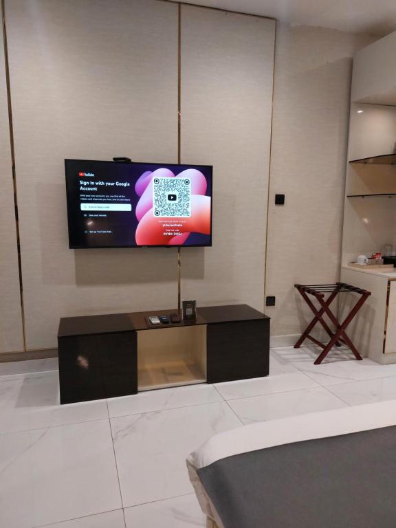 TV a/nebo společenská místnost v ubytování Westine Hotels and Spa Limited