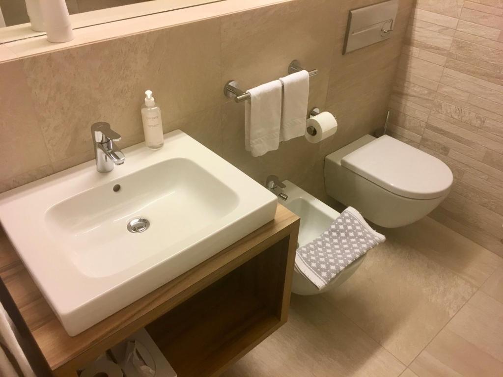 Koupelna v ubytování Hotel Am Wolfgrubenersee