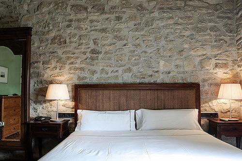 Postel nebo postele na pokoji v ubytování Hotel Rural Nobles de Navarra