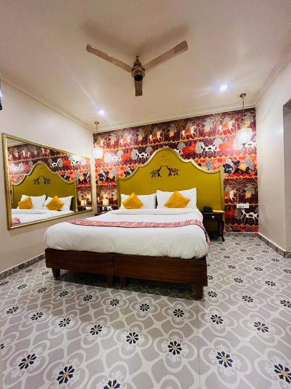 Postel nebo postele na pokoji v ubytování Stay Banaras - A Boutique Hotel