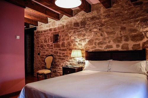 Postel nebo postele na pokoji v ubytování Hotel Rural Nobles de Navarra