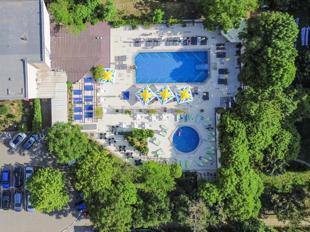 Bazén v ubytování Hotel Recif nebo v jeho okolí