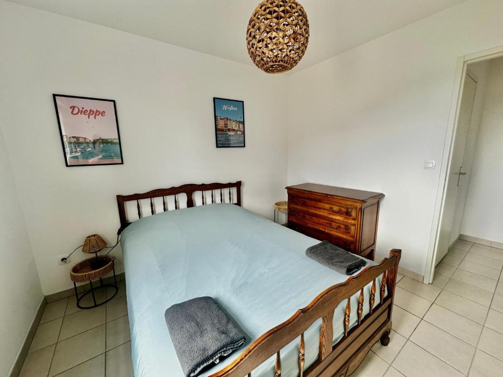 Posteľ alebo postele v izbe v ubytovaní Appartement spacieux avec balcon - à 50m de la plage