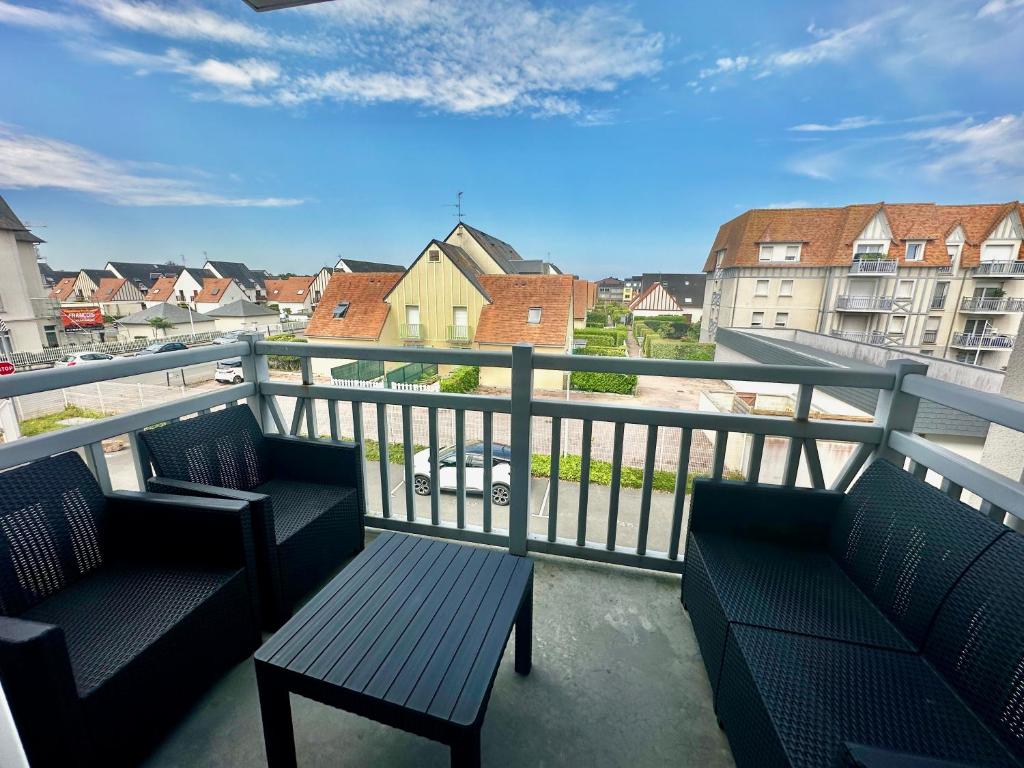 Balkón alebo terasa v ubytovaní Appartement spacieux avec balcon - à 50m de la plage