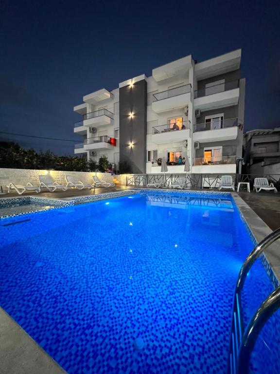 Bazén v ubytování Apartments Posejdon Lux nebo v jeho okolí