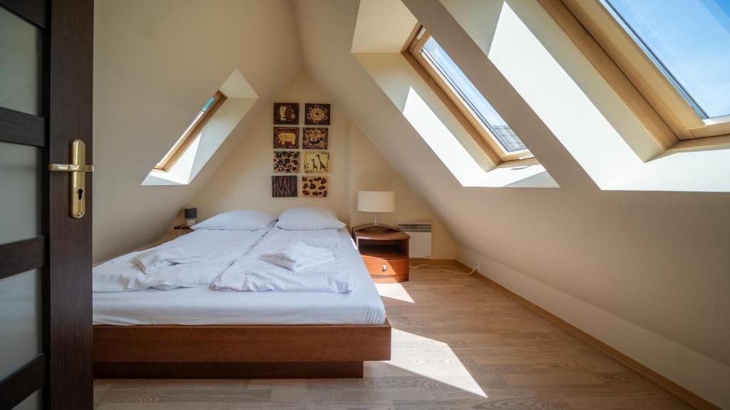 Posteľ alebo postele v izbe v ubytovaní Apartamenty Sun & Snow Kościelisko Chotarz z basenem