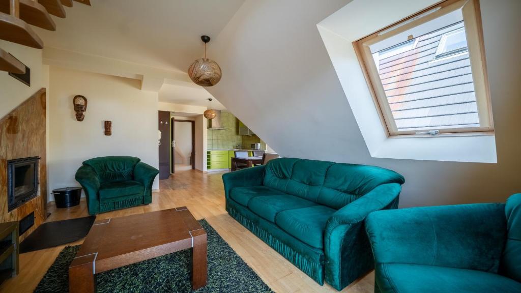 Posedenie v ubytovaní Apartamenty Sun & Snow Kościelisko Chotarz z basenem