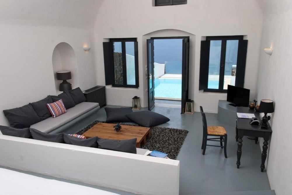 Posezení v ubytování Grand Ambassador Santorini Hotel