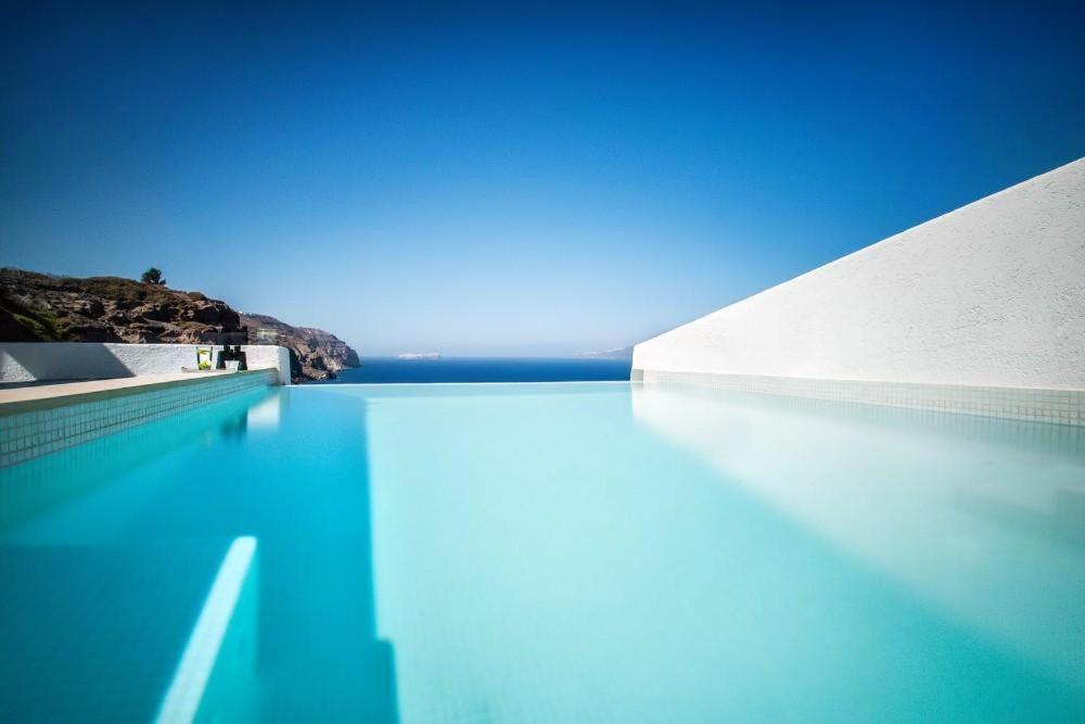 Bazén v ubytování Grand Ambassador Santorini Hotel nebo v jeho okolí
