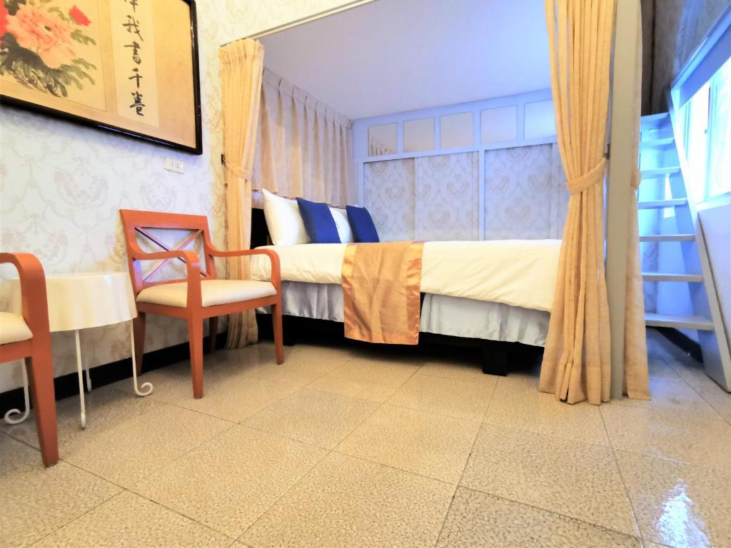 Postel nebo postele na pokoji v ubytování 燈塔情人海景民宿
