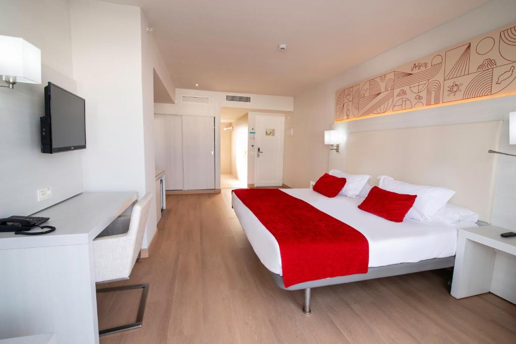 TV a/nebo společenská místnost v ubytování Aequora Lanzarote Suites
