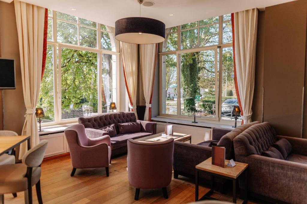 Posezení v ubytování Le Chateau de Namur