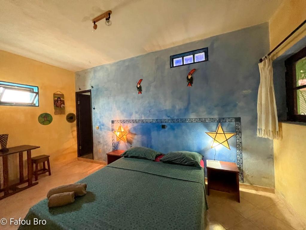 Postel nebo postele na pokoji v ubytování Sakaroule B&B