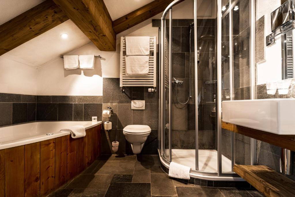 Koupelna v ubytování Lifestyle & Spa Hotel Grächerhof