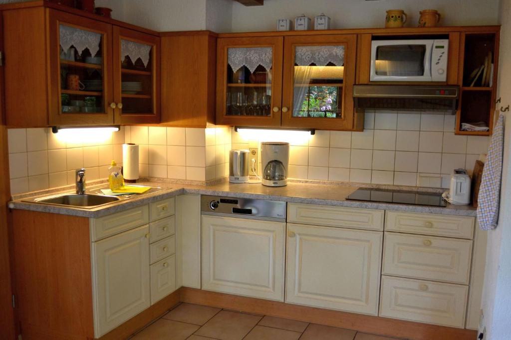 Kuchyň nebo kuchyňský kout v ubytování Haus Bachschwalbe