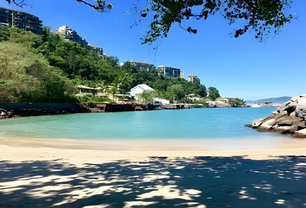 a view of a beach with buildings in the background at PORTO REAL RESORT - APARTAMENTO VISTA MAR EM CONDOMÍNIO COM PRAIA PRIVATIVA in Mangaratiba