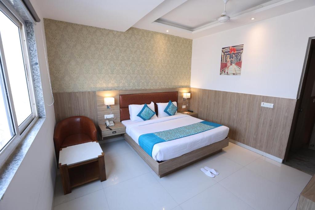 Postel nebo postele na pokoji v ubytování HOTEL CORPORATE PLAZA TERMINAL 3 Delhi AIRPORT