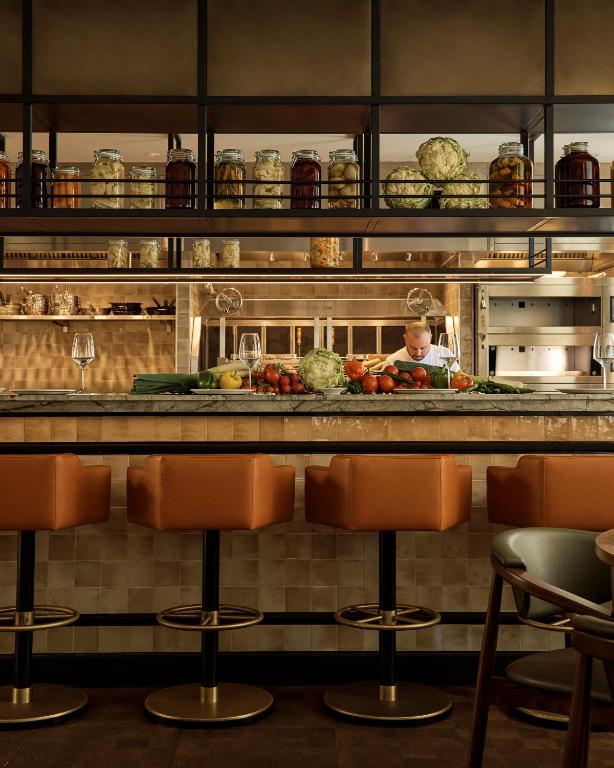 Sir Prague, part of Sircle Collection - Resim 35