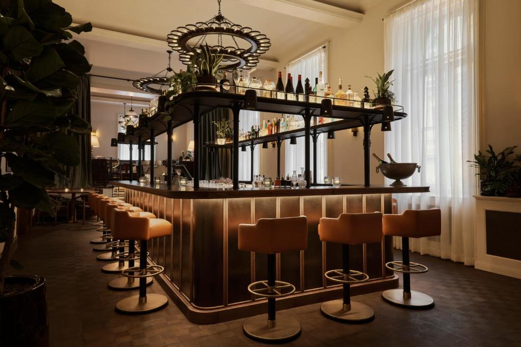 Sir Prague, part of Sircle Collection - Resim 19