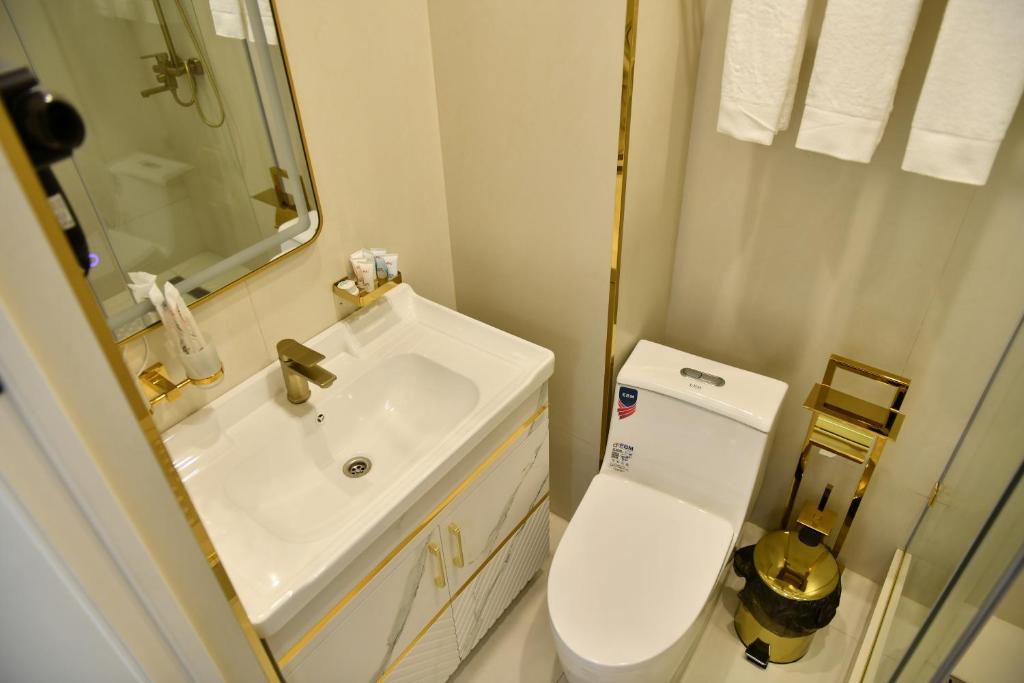 فضای داخلی QUT Hotel در آلماتی - تصویر ۳