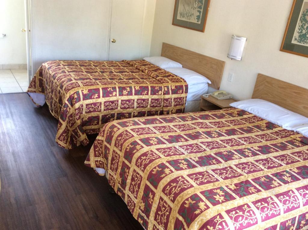 American Inn - Queen Room Met Twee Queensize Bedden - Niet Roken