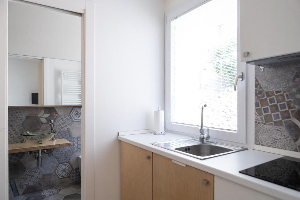 A kitchen or kitchenette at CASA MAIOLICA