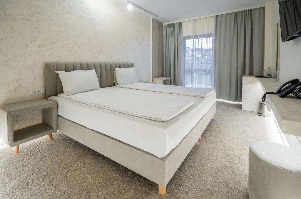 Grand Hotel & Therme Veliko Tarnovo - Suite Familiar Con Balcón