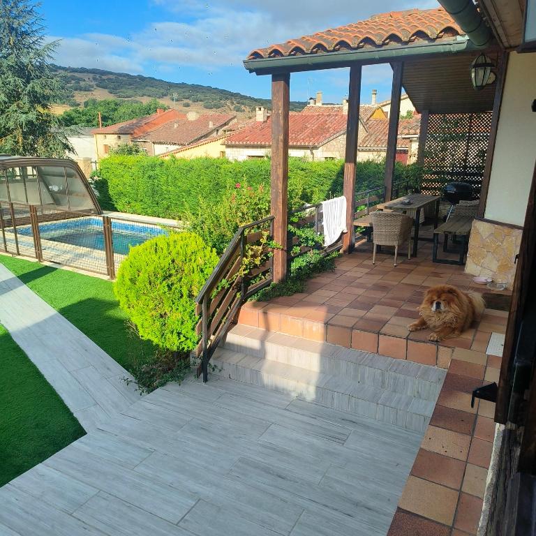 Bazén v ubytování CON PISCINA SANSIL RURAL Atapuerca nebo v jeho okolí