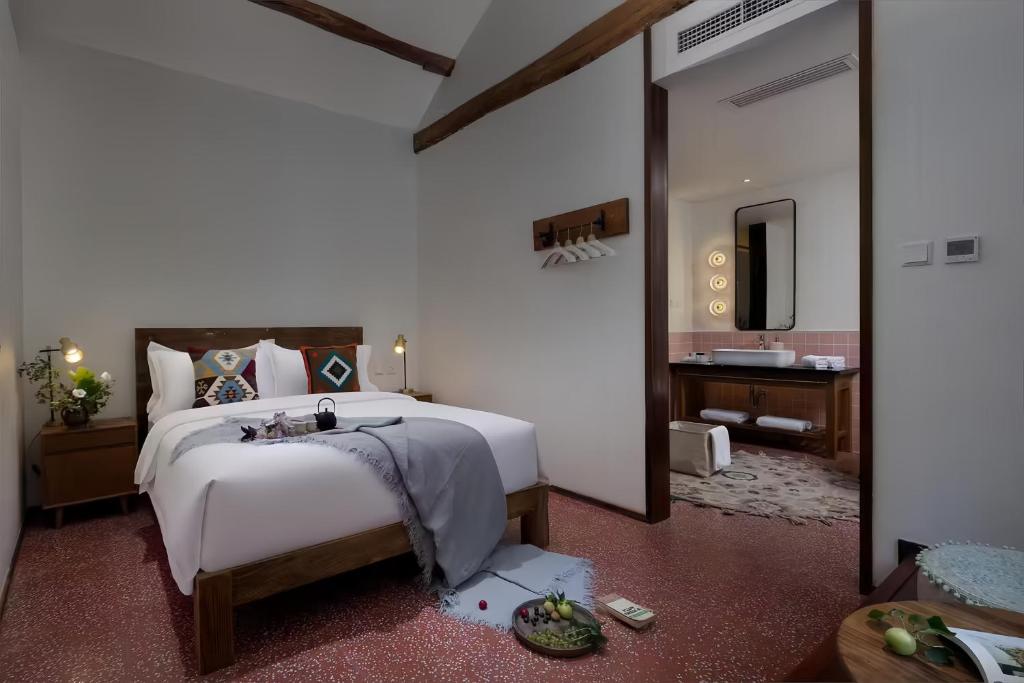 Postel nebo postele na pokoji v ubytování Peking Yard Boutique Hotel